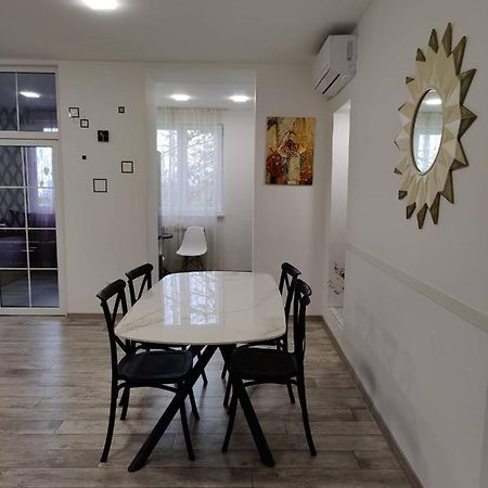Modern Apartment In The Center With The View Of The Majestic Ararat Erivan Exterior foto
