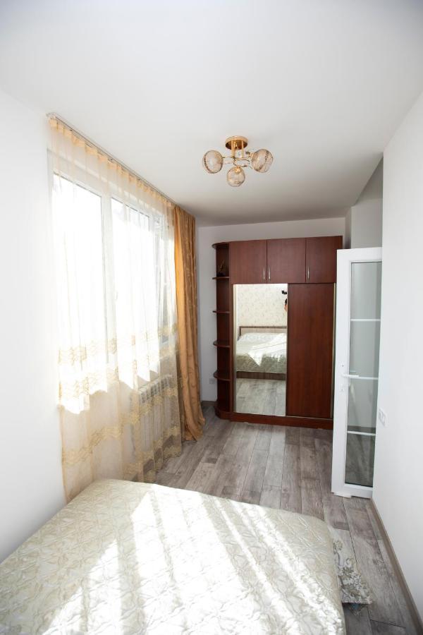 Modern Apartment In The Center With The View Of The Majestic Ararat Erivan Exterior foto