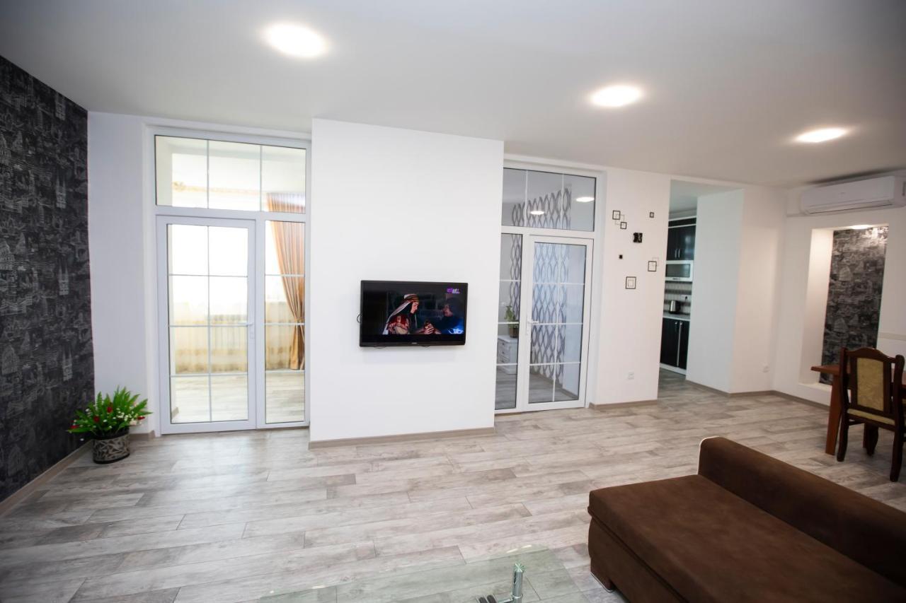 Modern Apartment In The Center With The View Of The Majestic Ararat Erivan Exterior foto
