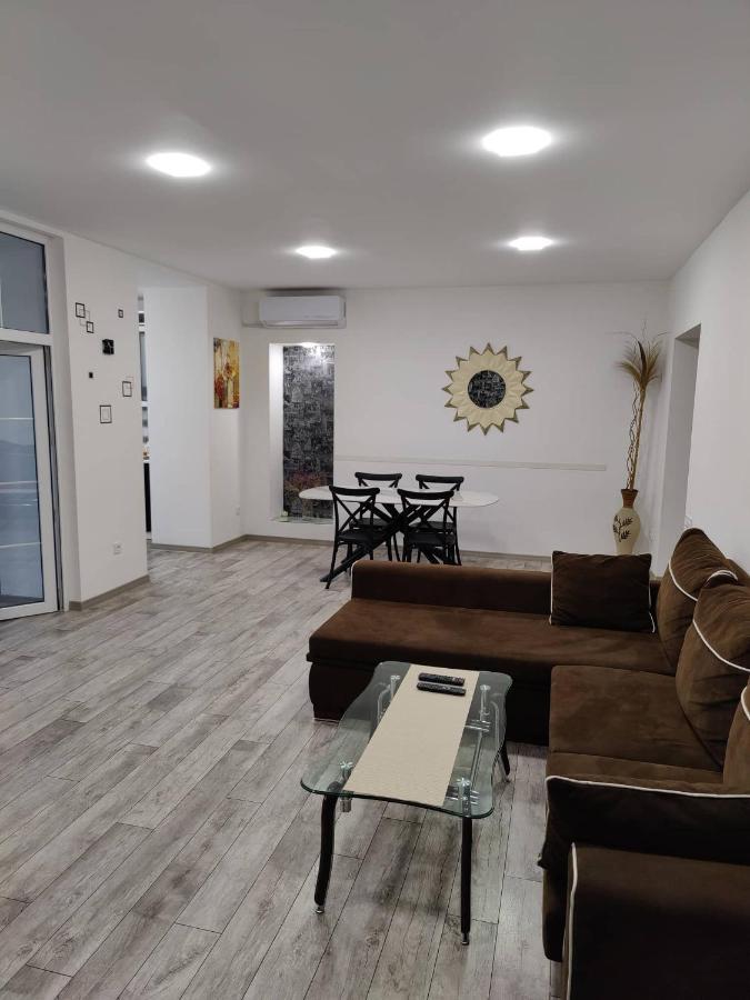 Modern Apartment In The Center With The View Of The Majestic Ararat Erivan Exterior foto